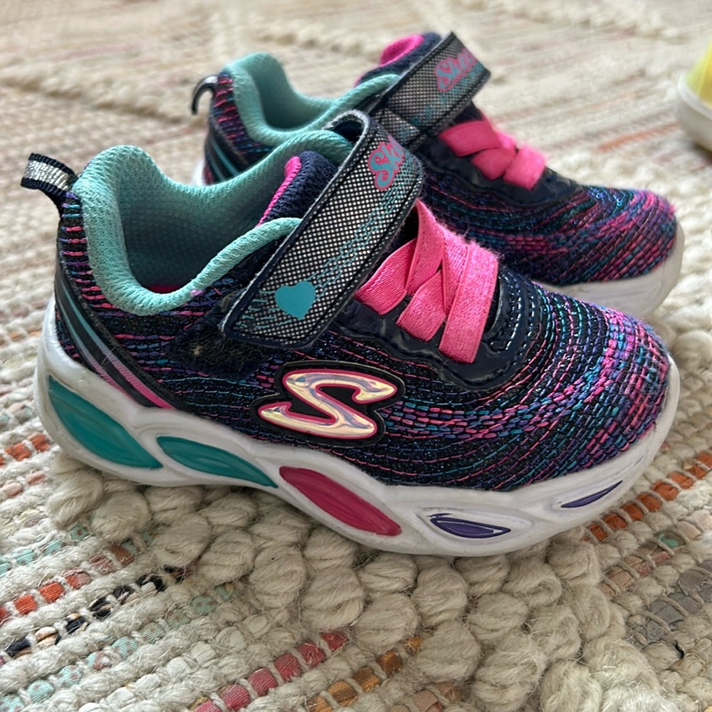 Toddler girls light up sketchers size 5